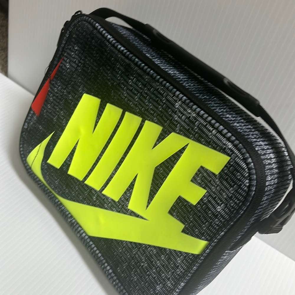 Black Nike Insulated Lunch Bag